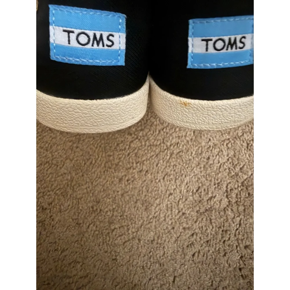 Women's TOMS Black & White Slip-On Flats US 7